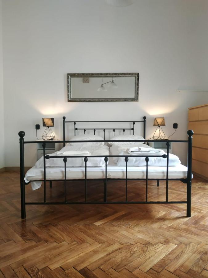 Main Square 18 King Apartament كراكوفيا المظهر الخارجي الصورة